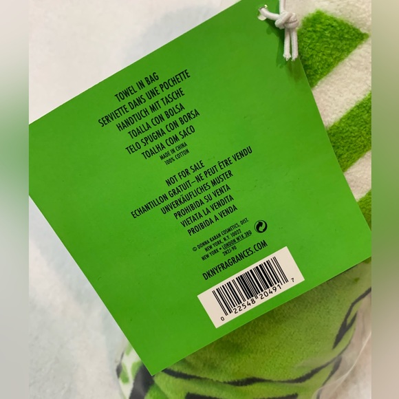 DKNY Be Delicious Green Apple and White Limited Edition Towel - Picture 5 of 7